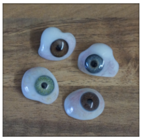 Individuelle Augenprothese aus Kunststoff (PMMA)